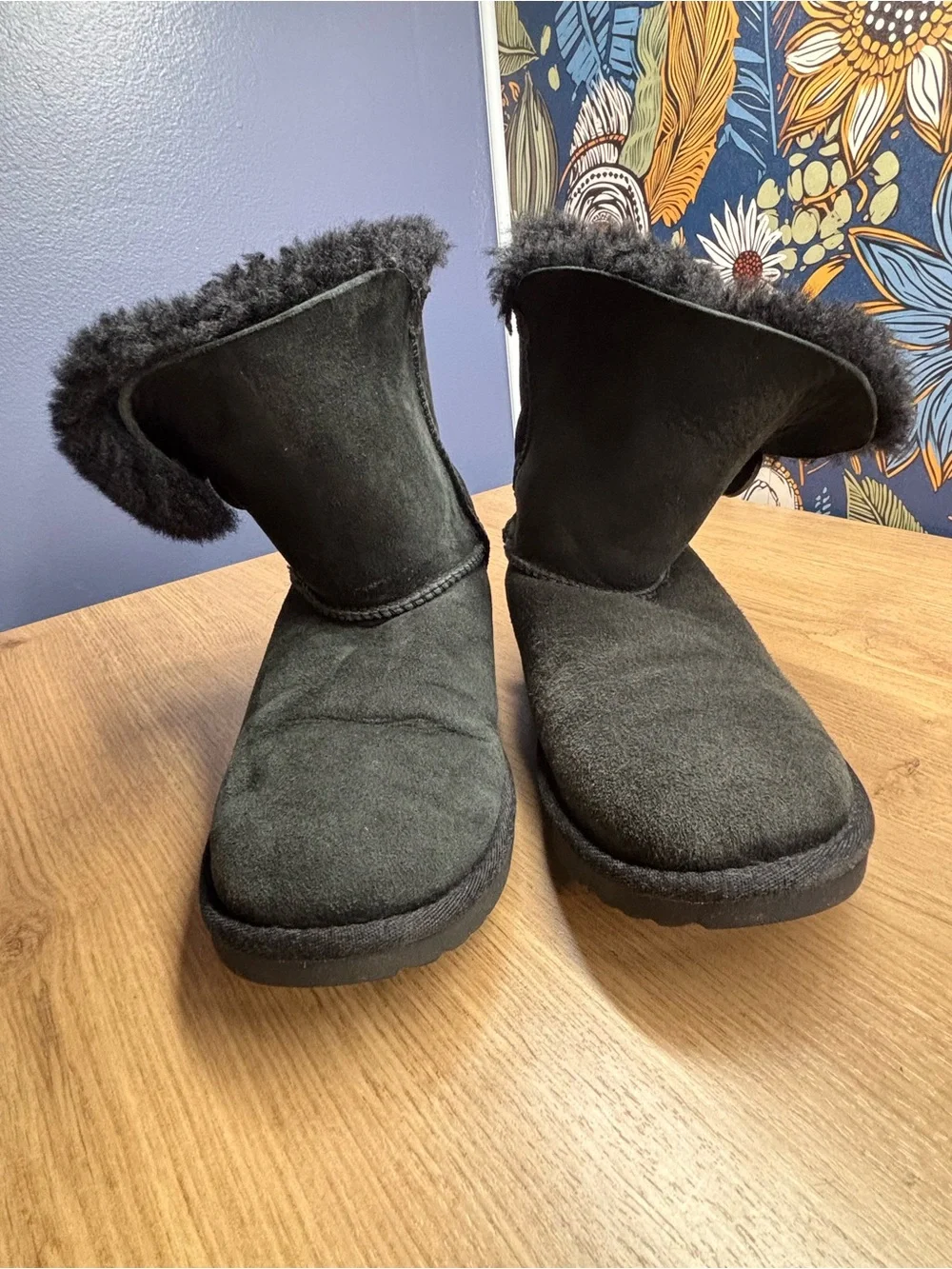 Ugh, Girl's Mini Bailey Black Suede Sheepskin Boots Size 5